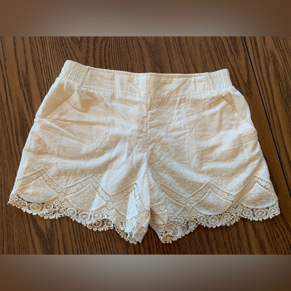 White cream lace shorts Charlotte ruse style Y2K millennial clothing